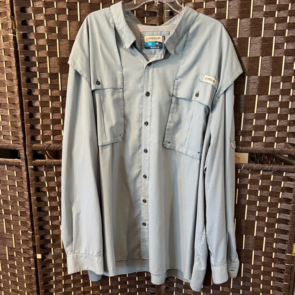 Magellan Outdoors Light Blue Casual Button Down Shirt